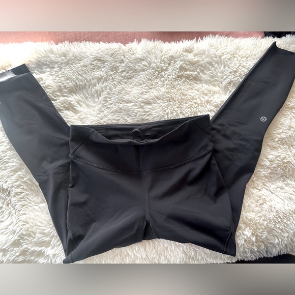 EUC Base Pace Lululemon black leggings size medium 8 - Picture 1 of 3